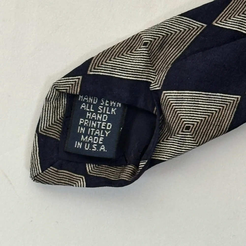 Roundtree & Yorke Men’s Necktie Black & Tan Geometric Tie 100% Silk Tie